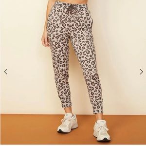 Monrow Leopard Movement Jogger small